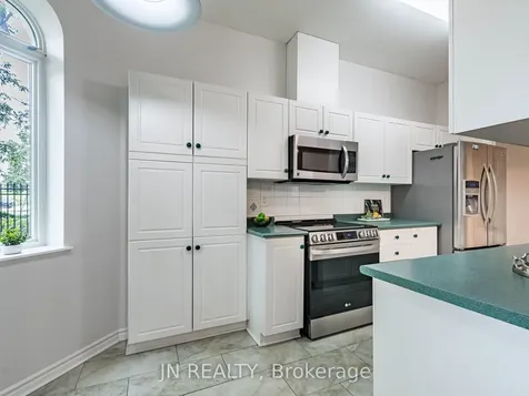10 Dayspring Circle Brampton ON L6P 1B9