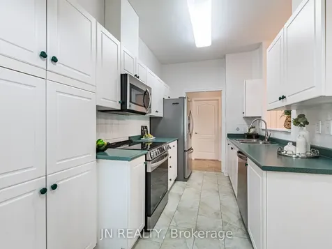 10 Dayspring Circle Brampton ON L6P 1B9