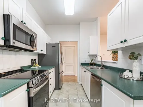 10 Dayspring Circle Brampton ON L6P 1B9