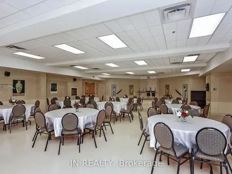 10 Dayspring Circle Brampton ON L6P 1B9