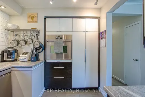 2387 Cyprus Avenue Burlington ON L7P 1G5