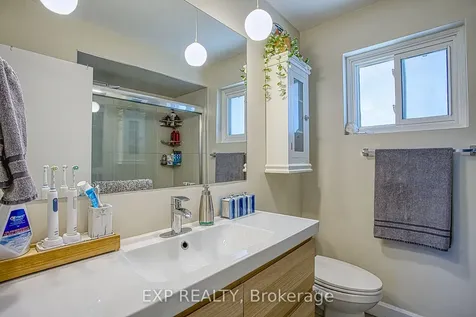 2387 Cyprus Avenue Burlington ON L7P 1G5