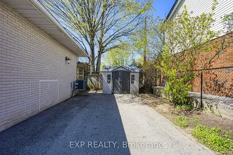 2387 Cyprus Avenue Burlington ON L7P 1G5
