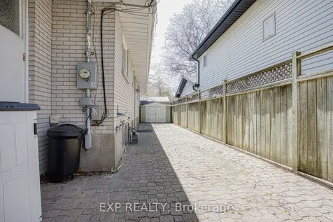 2387 Cyprus Avenue Burlington ON L7P 1G5