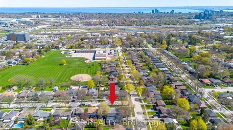 2387 Cyprus Avenue Burlington ON L7P 1G5