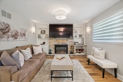 346 Kingsway Place Milton ON L9T 4C8