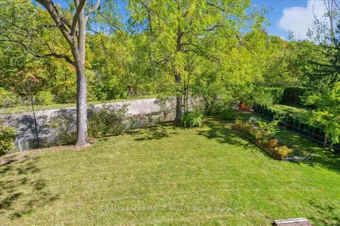 346 Kingsway Place Milton ON L9T 4C8