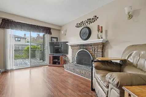 917 Maple Avenue Milton ON L9T 3X6
