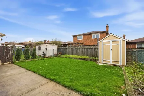 30 John Lindsay Court Toronto ON M3L 2K1