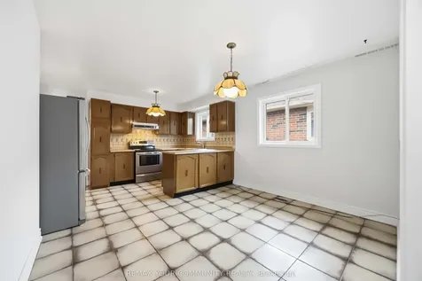 30 John Lindsay Court Toronto ON M3L 2K1