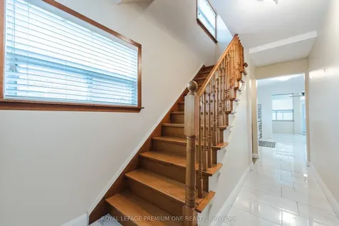 63 Haverson Boulevard Toronto ON M6M 3J8