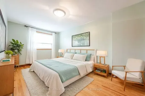 63 Haverson Boulevard Toronto ON M6M 3J8