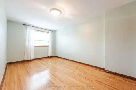 63 Haverson Boulevard Toronto ON M6M 3J8