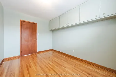 63 Haverson Boulevard Toronto ON M6M 3J8