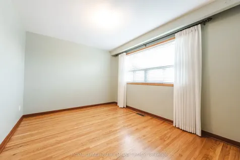 63 Haverson Boulevard Toronto ON M6M 3J8