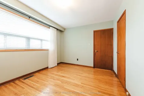 63 Haverson Boulevard Toronto ON M6M 3J8
