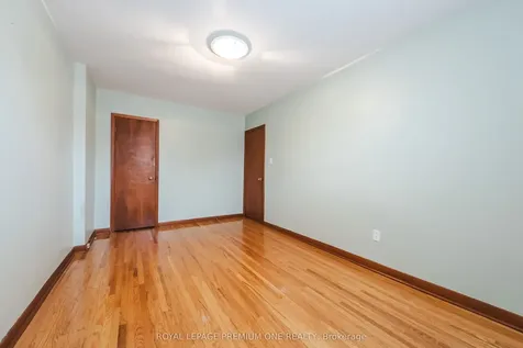 63 Haverson Boulevard Toronto ON M6M 3J8
