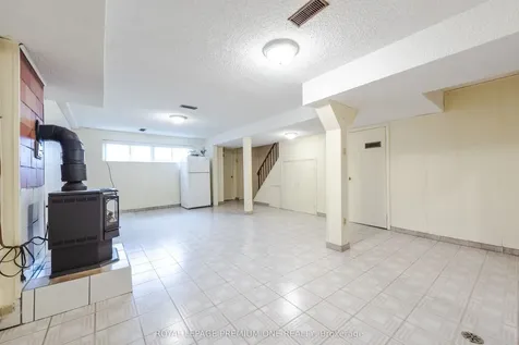 63 Haverson Boulevard Toronto ON M6M 3J8