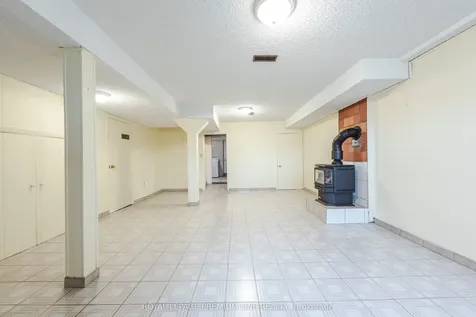 63 Haverson Boulevard Toronto ON M6M 3J8
