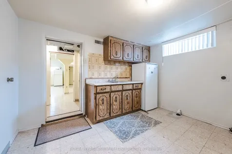 63 Haverson Boulevard Toronto ON M6M 3J8