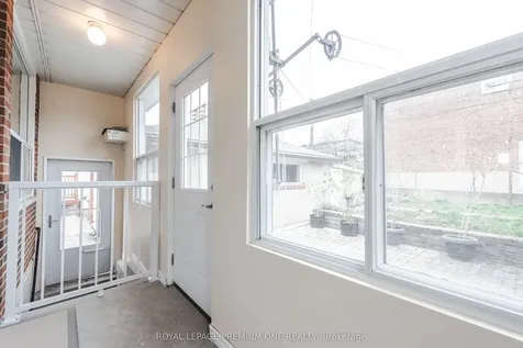 63 Haverson Boulevard Toronto ON M6M 3J8