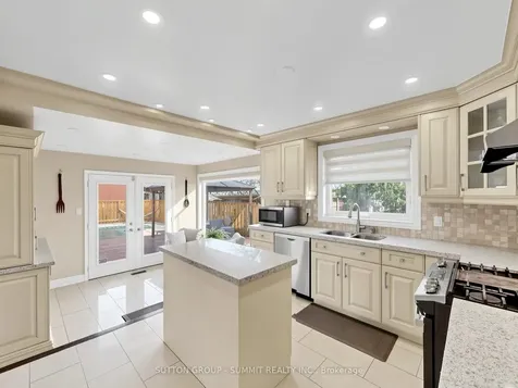 3485 Cawthra Road Mississauga ON L5A 2X9