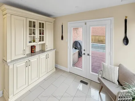 3485 Cawthra Road Mississauga ON L5A 2X9
