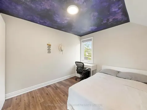 3485 Cawthra Road Mississauga ON L5A 2X9