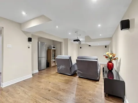 3485 Cawthra Road Mississauga ON L5A 2X9