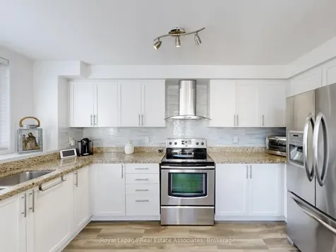 7114 Chatham Court Mississauga ON L5N 8R1