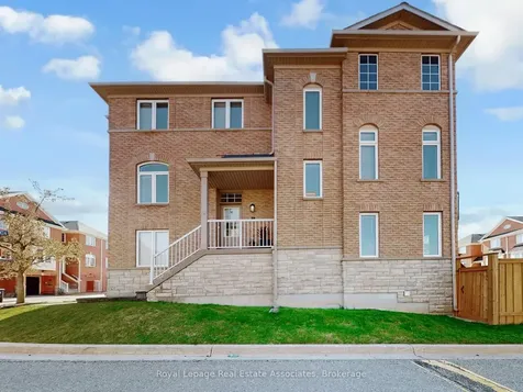 7114 Chatham Court Mississauga ON L5N 8R1