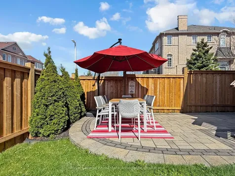 7114 Chatham Court Mississauga ON L5N 8R1