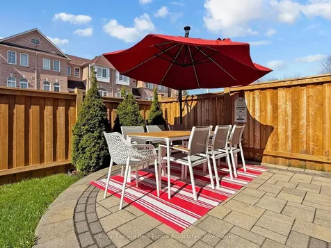 7114 Chatham Court Mississauga ON L5N 8R1