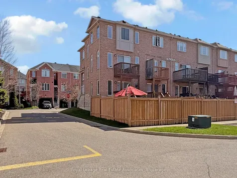 7114 Chatham Court Mississauga ON L5N 8R1