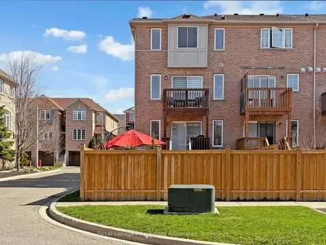 7114 Chatham Court Mississauga ON L5N 8R1