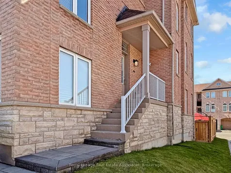 7114 Chatham Court Mississauga ON L5N 8R1