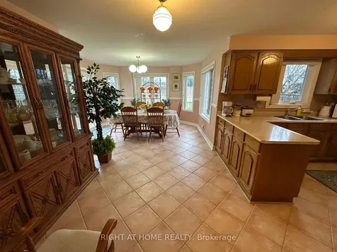 874 Wetherby Lane N Mississauga ON L4W 4S9