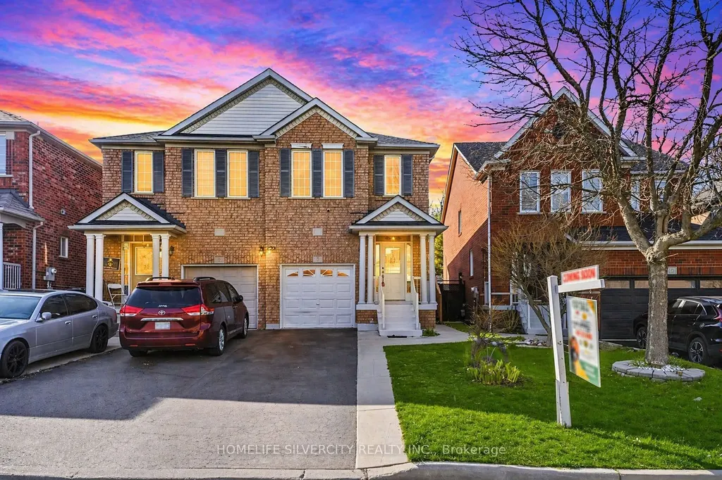 8 Oak Gardens Court Brampton ON L6R 2Y6