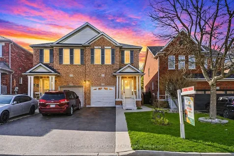 8 Oak Gardens Court Brampton ON L6R 2Y6