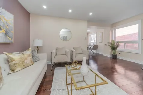 8 Oak Gardens Court Brampton ON L6R 2Y6