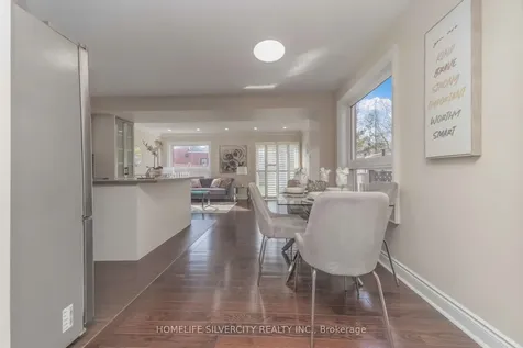 8 Oak Gardens Court Brampton ON L6R 2Y6