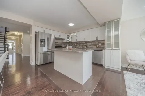 8 Oak Gardens Court Brampton ON L6R 2Y6