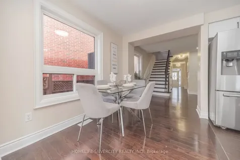 8 Oak Gardens Court Brampton ON L6R 2Y6