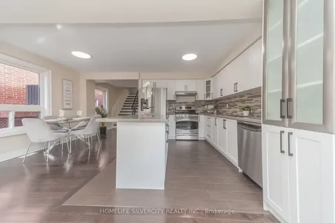 8 Oak Gardens Court Brampton ON L6R 2Y6