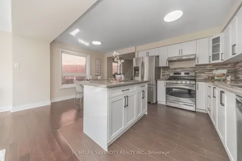 8 Oak Gardens Court Brampton ON L6R 2Y6