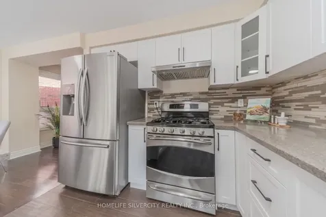 8 Oak Gardens Court Brampton ON L6R 2Y6