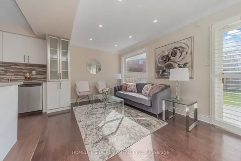 8 Oak Gardens Court Brampton ON L6R 2Y6