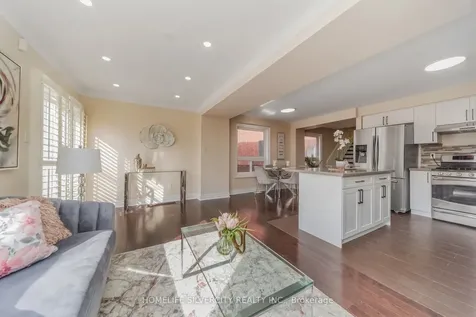 8 Oak Gardens Court Brampton ON L6R 2Y6