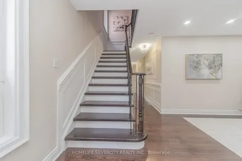 8 Oak Gardens Court Brampton ON L6R 2Y6