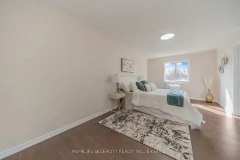 8 Oak Gardens Court Brampton ON L6R 2Y6